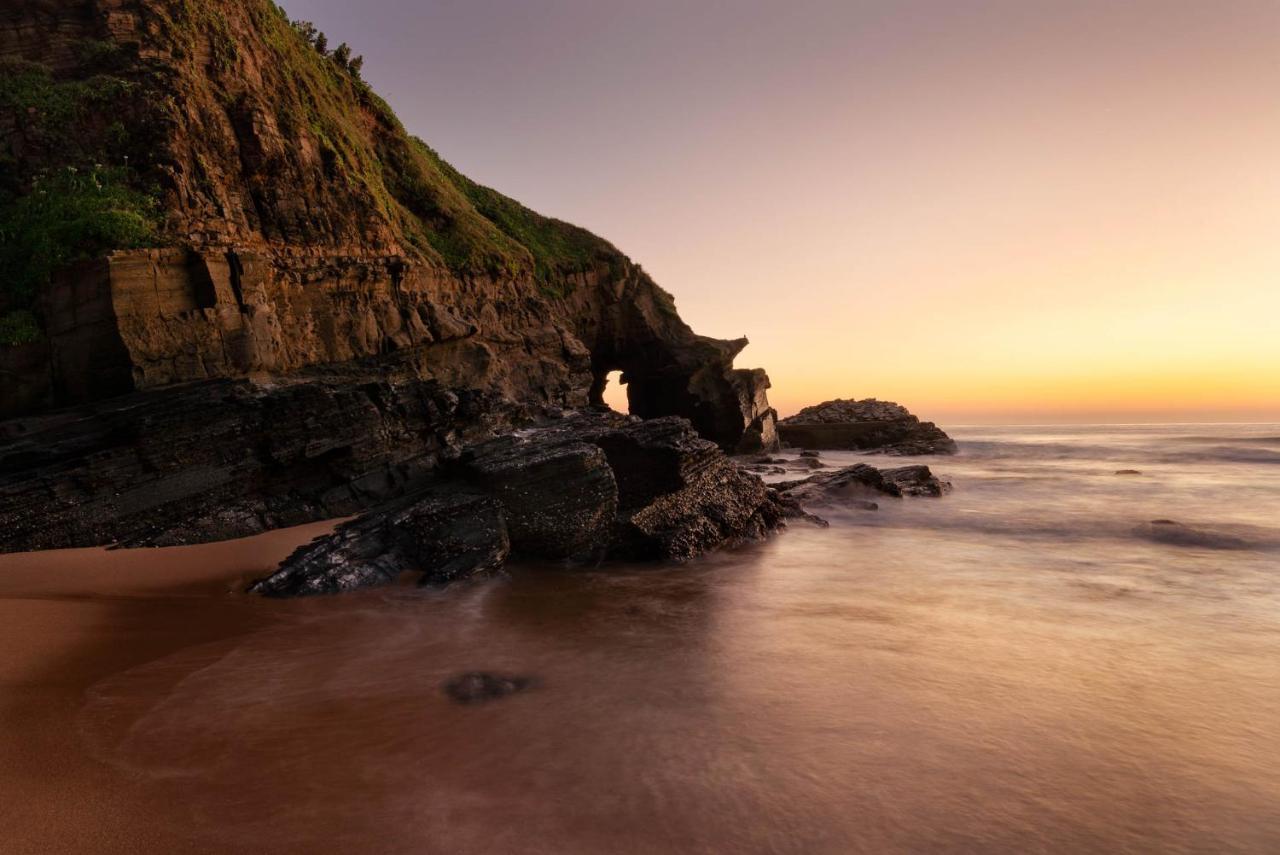 Loadshedding Free!! Tropical Beach Oasis, Wi-Fi, Views, Pool, Netflix Ballito Bagian luar foto